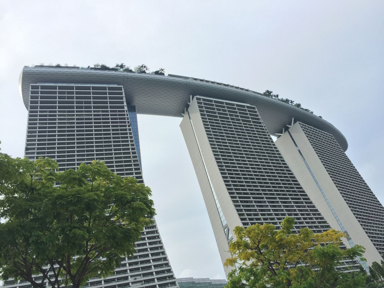 iPhone 6 back camera 4.15mm f/2.2 sample photo. Building, buildings, hotel, singapore photography