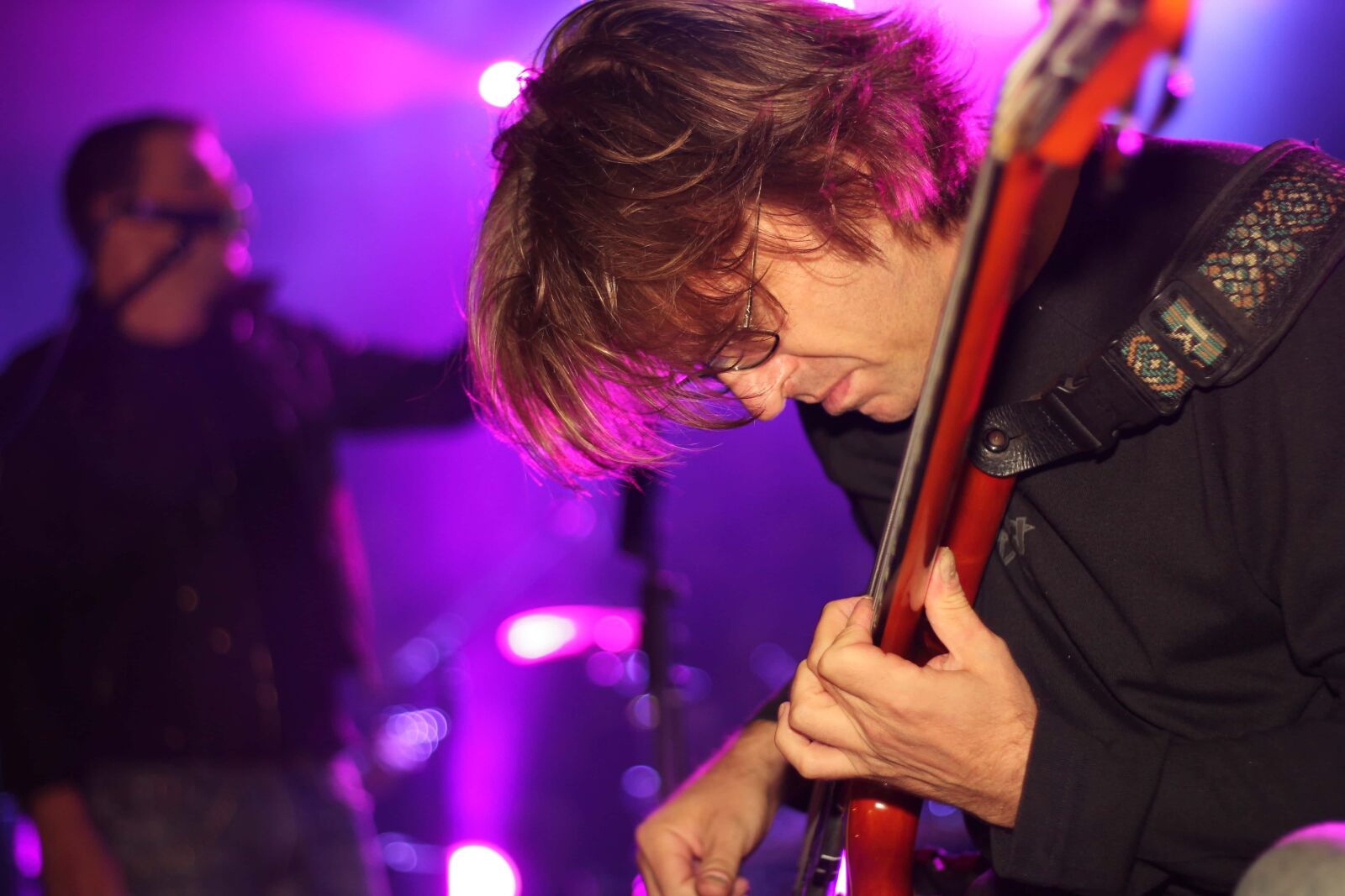 Canon EOS 550D (EOS Rebel T2i / EOS Kiss X4) sample photo. Guitarist, rock concert, musician photography