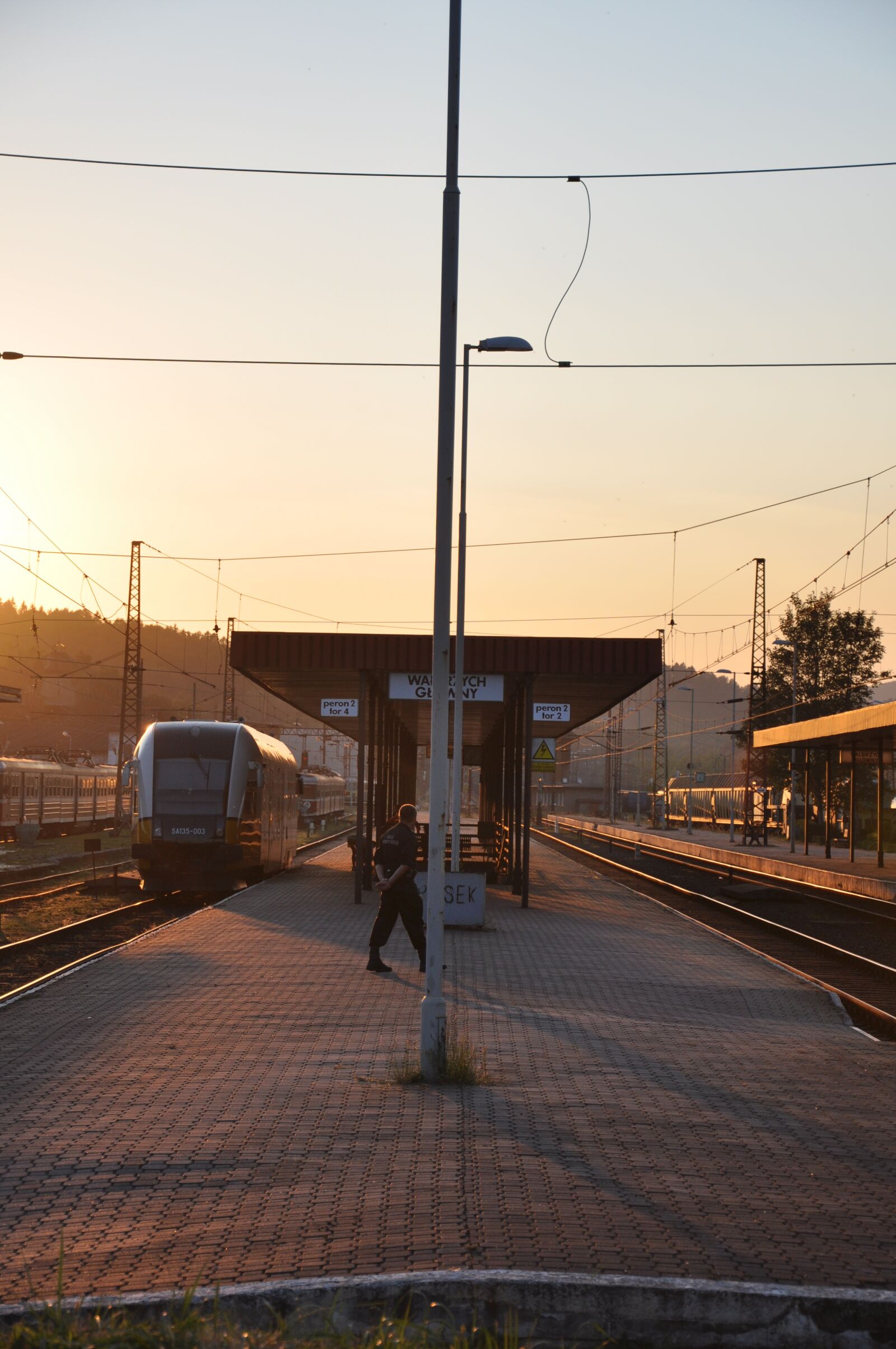 Nikon D90 sample photo. Peron, railway station, railroad photography
