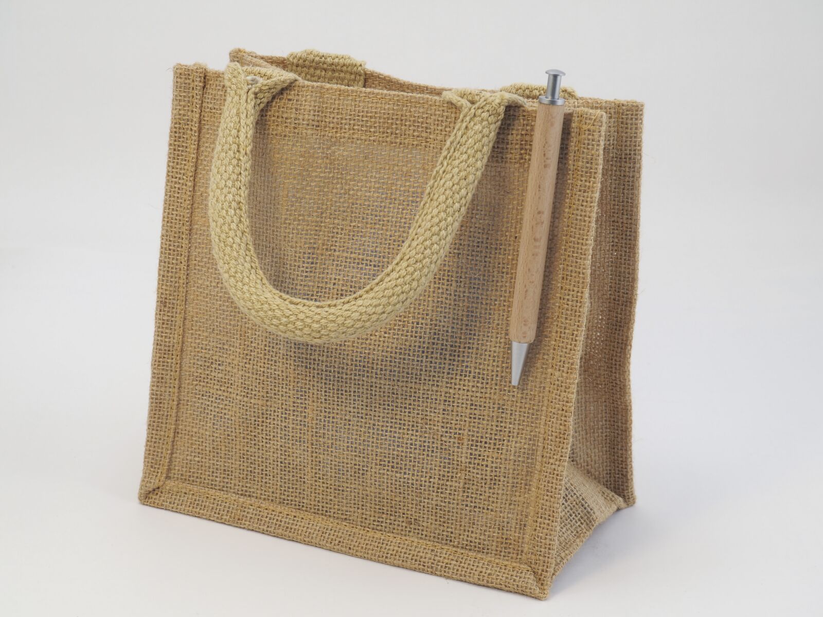 Olympus OM-D E-M10 II sample photo. Bag, weave, jute photography