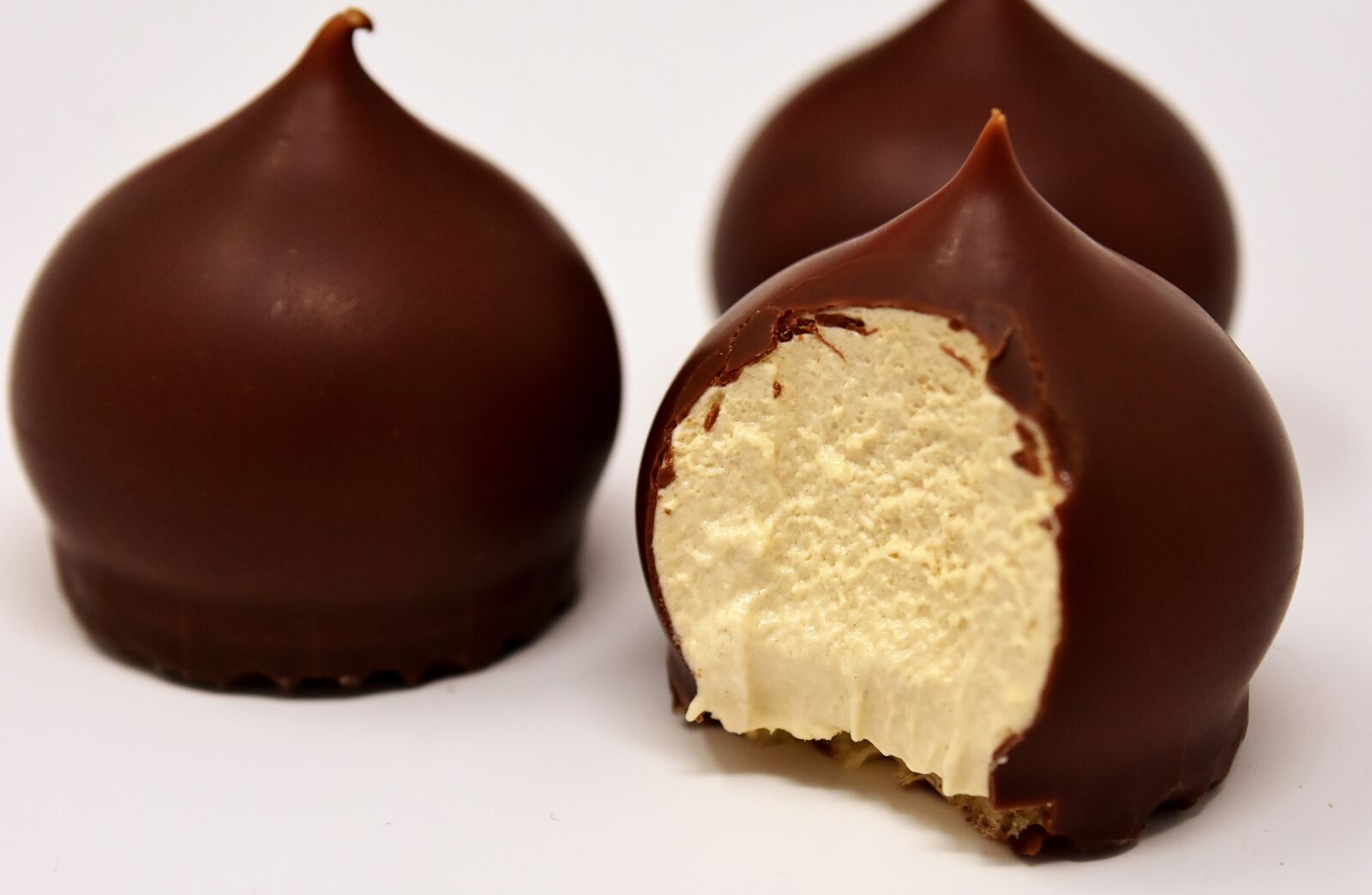Nikon D7200 sample photo. Sparkling kisses, candy, chocolate photography