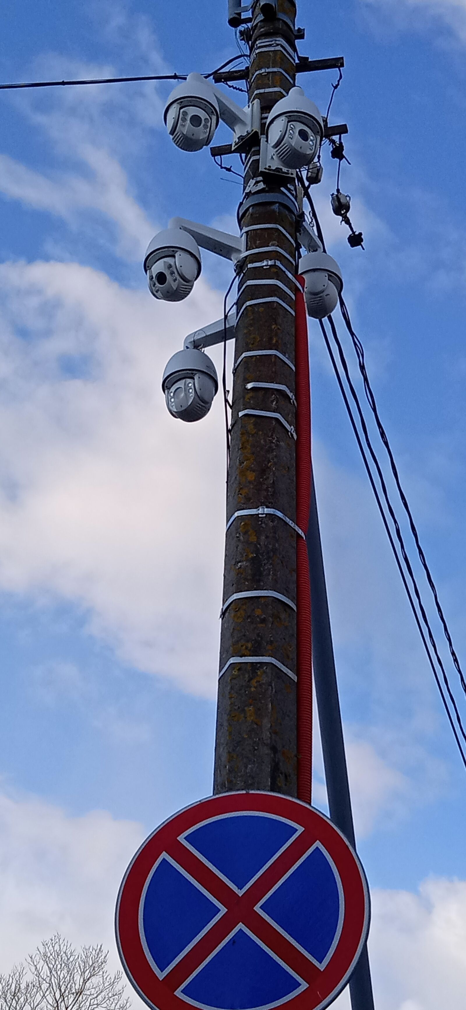 Realme C2 sample photo. Camera, tracking, stop photography
