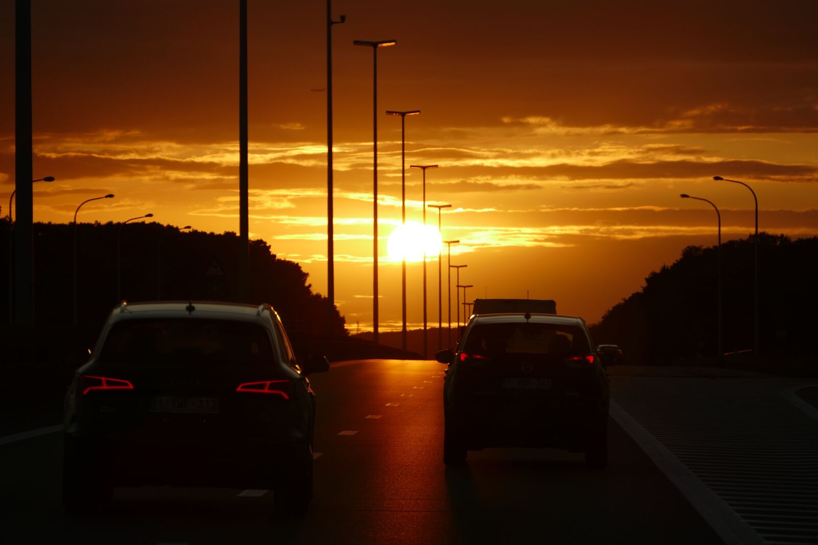 Panasonic Lumix DMC-FZ1000 sample photo. Highway, car, sunset photography