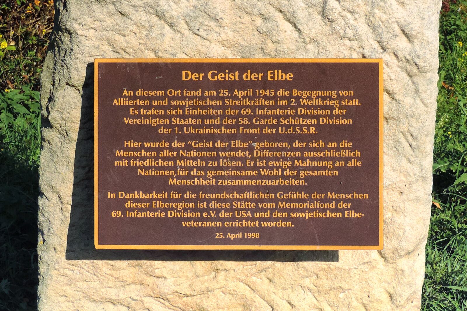 Nikon Coolpix P520 sample photo. Memorial plaque, torgau, elbe photography