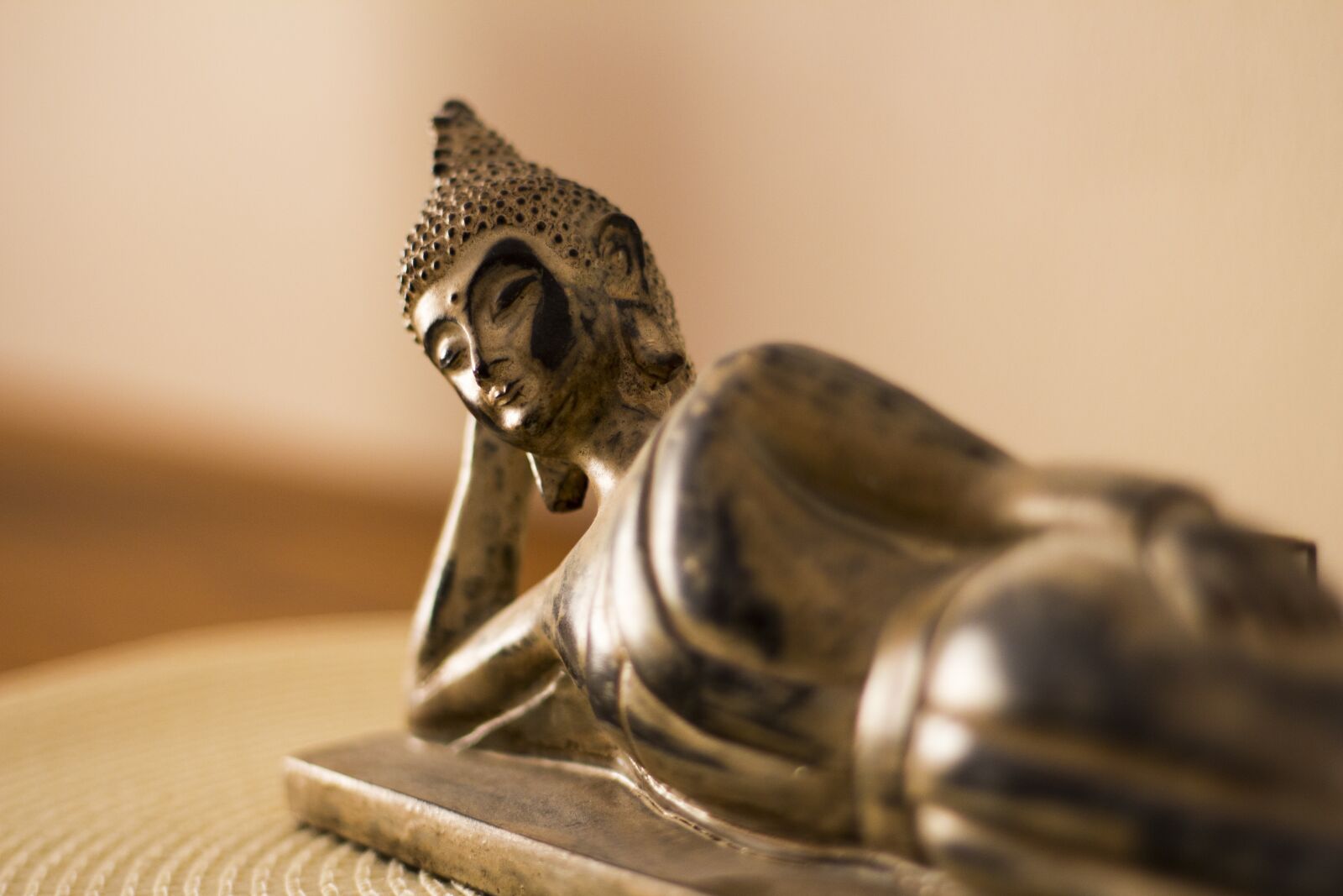 Canon EOS 700D (EOS Rebel T5i / EOS Kiss X7i) + Canon EF 50mm F1.8 II sample photo. Art, buddha, buddha statue photography