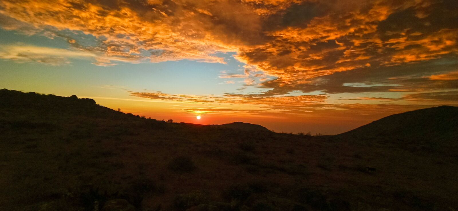 Xiaomi Redmi Note 8 Pro sample photo. Atardecer, montañas, viaje photography