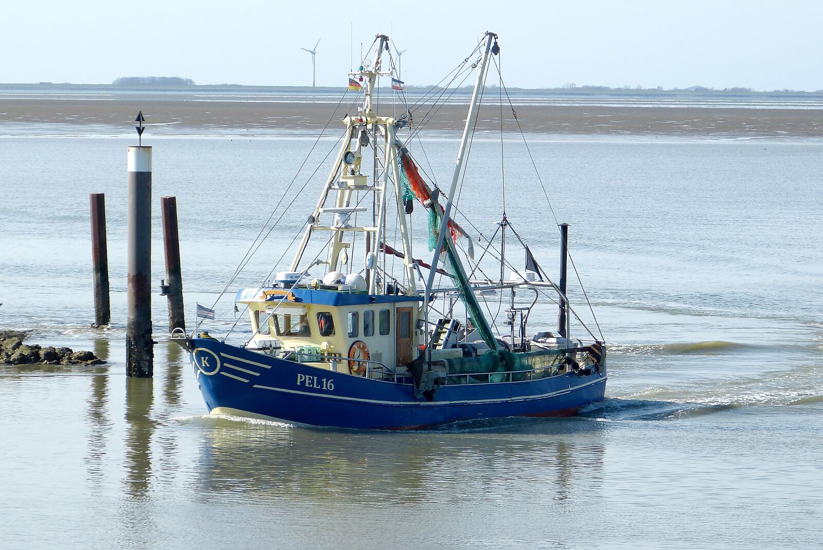 Panasonic Lumix DMC-FZ150 sample photo. Cutter, crabs, fishing photography