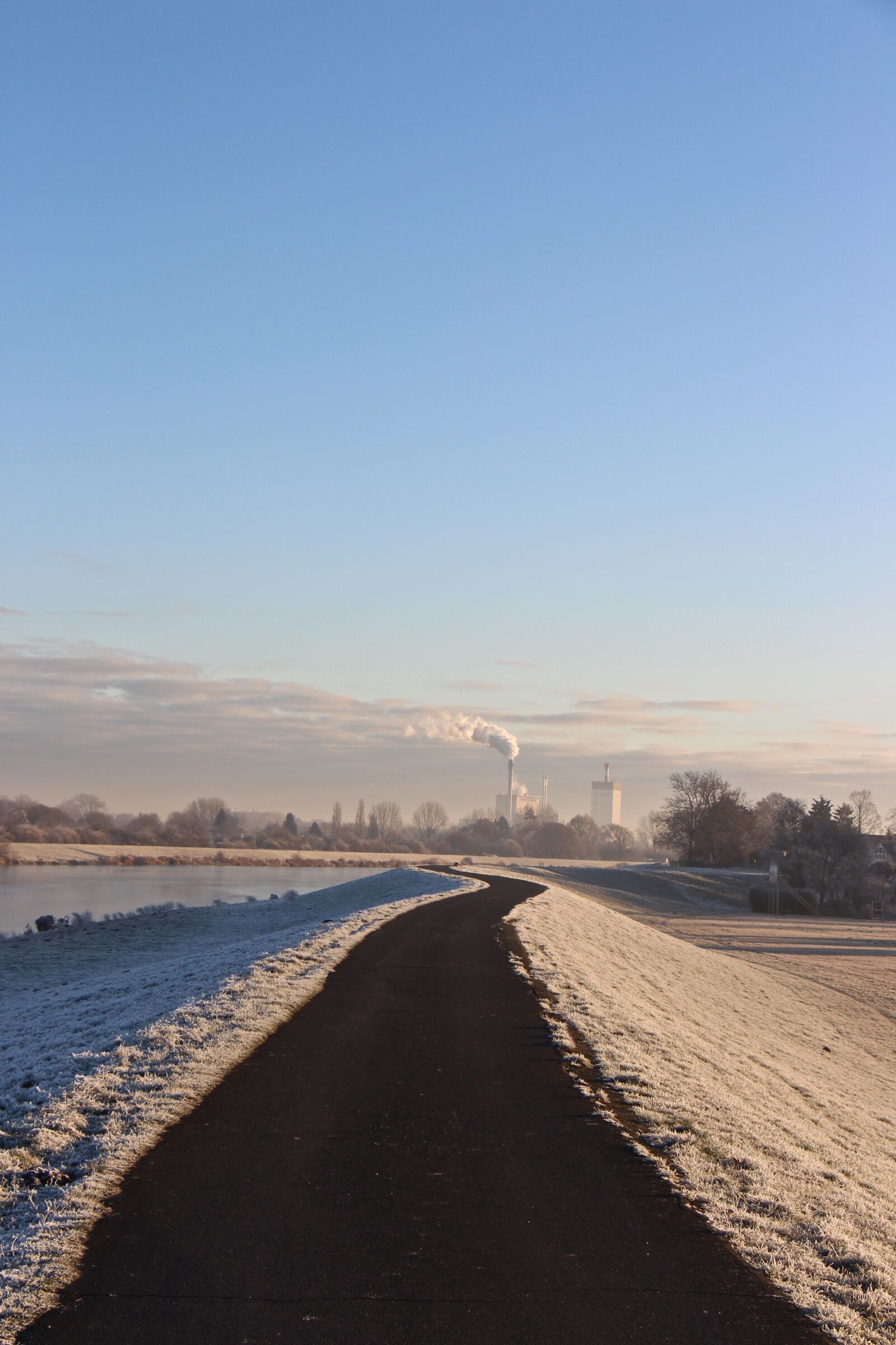 Canon EOS 700D (EOS Rebel T5i / EOS Kiss X7i) sample photo. Landscape, winter, frost photography