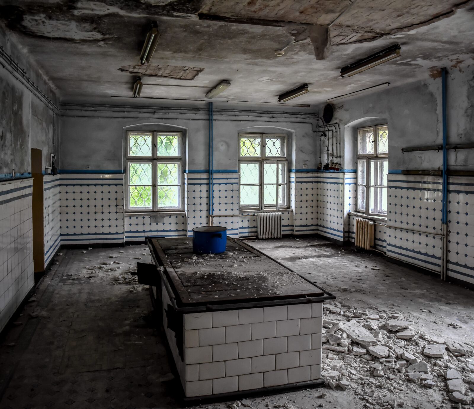 Nikon D3400 sample photo. Urban exploration, urbex, castle photography