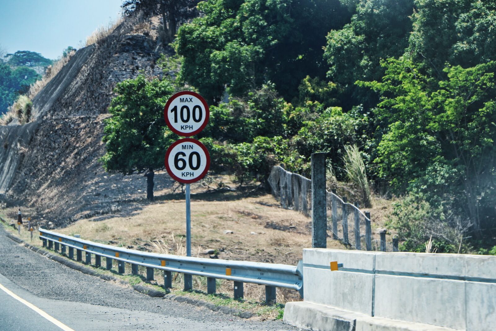 Canon EOS 70D sample photo. Speed sign, traffic signs photography