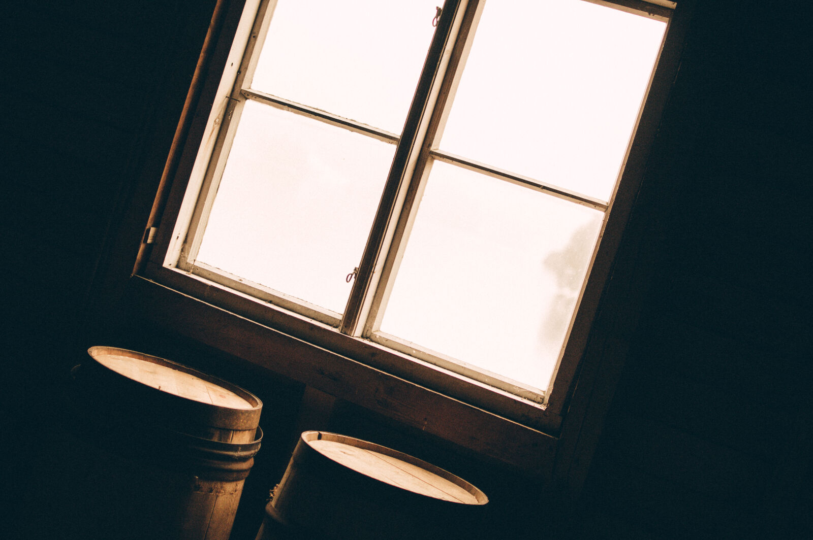 Nikon D3200 + Nikon AF-S DX Nikkor 35mm F1.8G sample photo. Architecture, dark, glass, home photography