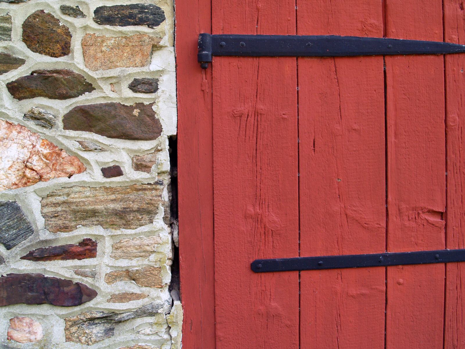 Olympus E-500 (EVOLT E-500) sample photo. Barn, buildings, door photography