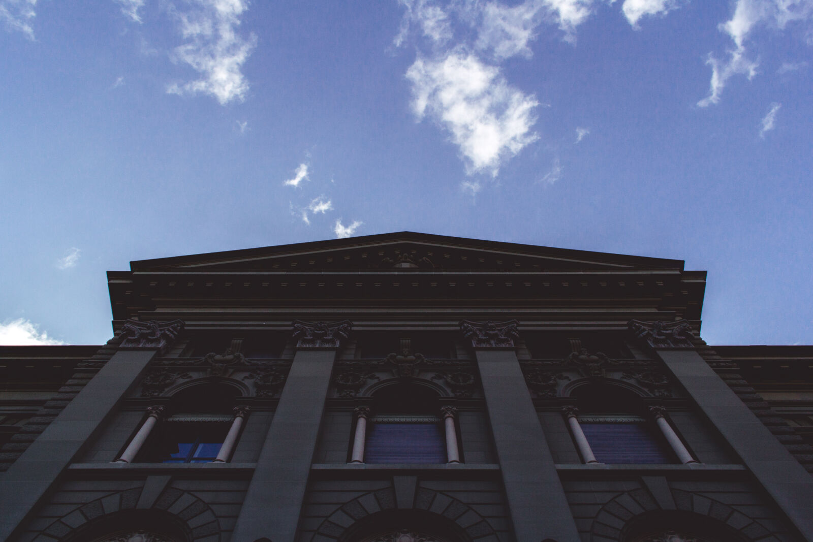 Canon EOS 700D (EOS Rebel T5i / EOS Kiss X7i) sample photo. Architecture, blue, sky, building photography