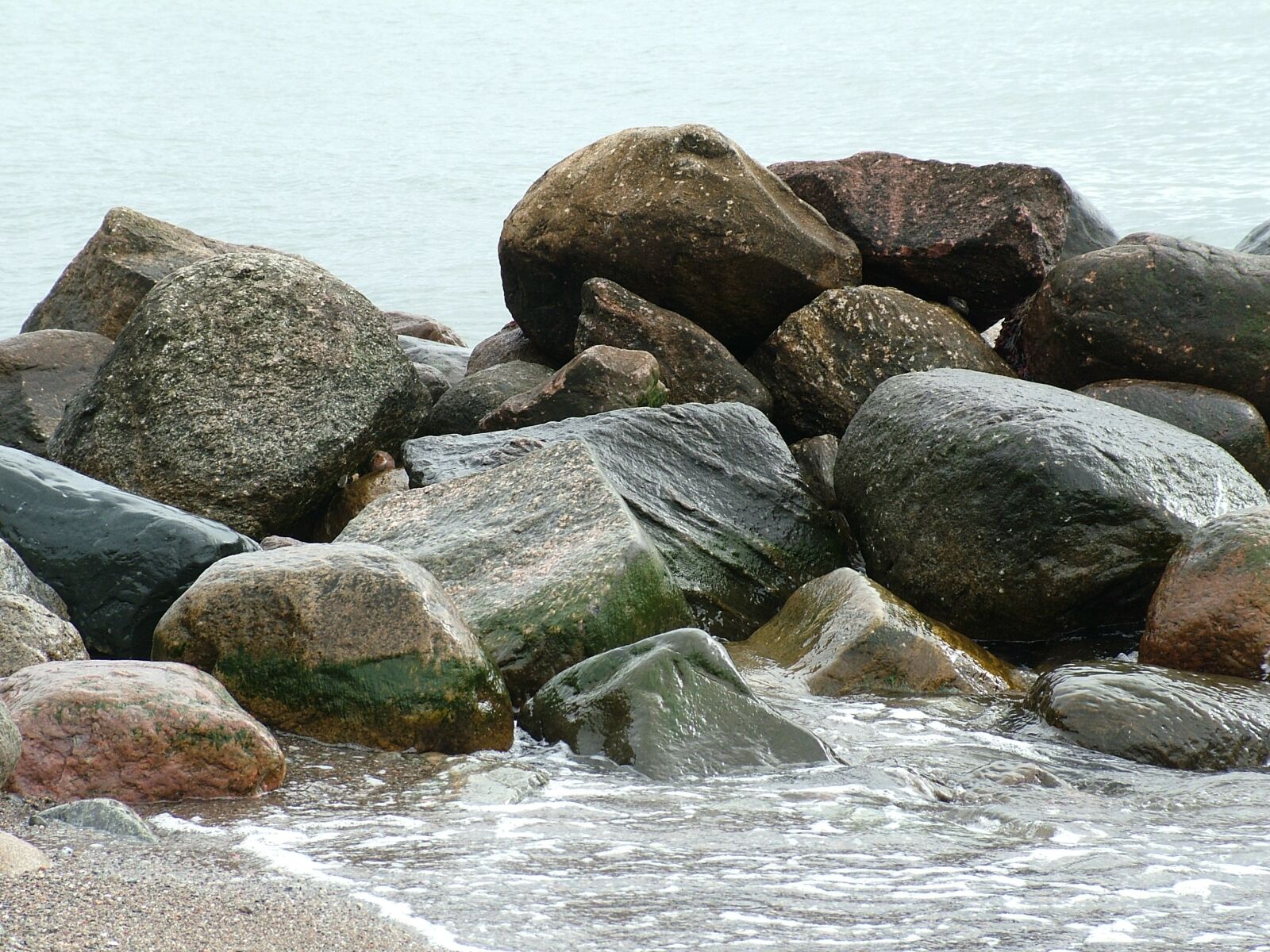 Fujifilm FinePix S7000 sample photo. Beach, baltic sea, stone photography