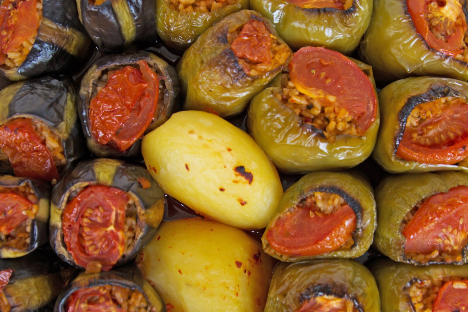 Nikon D800 sample photo. Vegetable dish, paprika filling photography