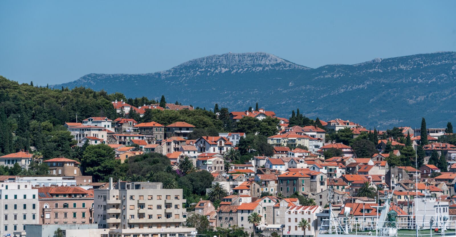 Sony a7R II + Sony FE 24-240mm F3.5-6.3 OSS sample photo. Split, croatia, architecture photography