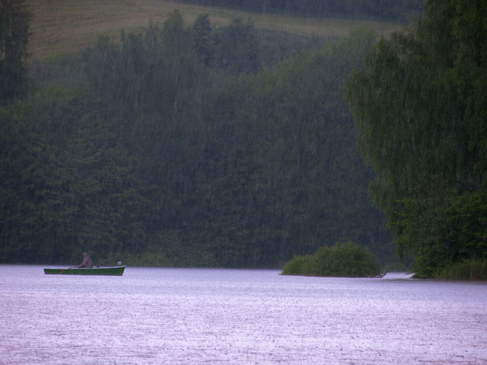 Panasonic DMC-FZ30 sample photo. Rain, boat, rowing boat photography