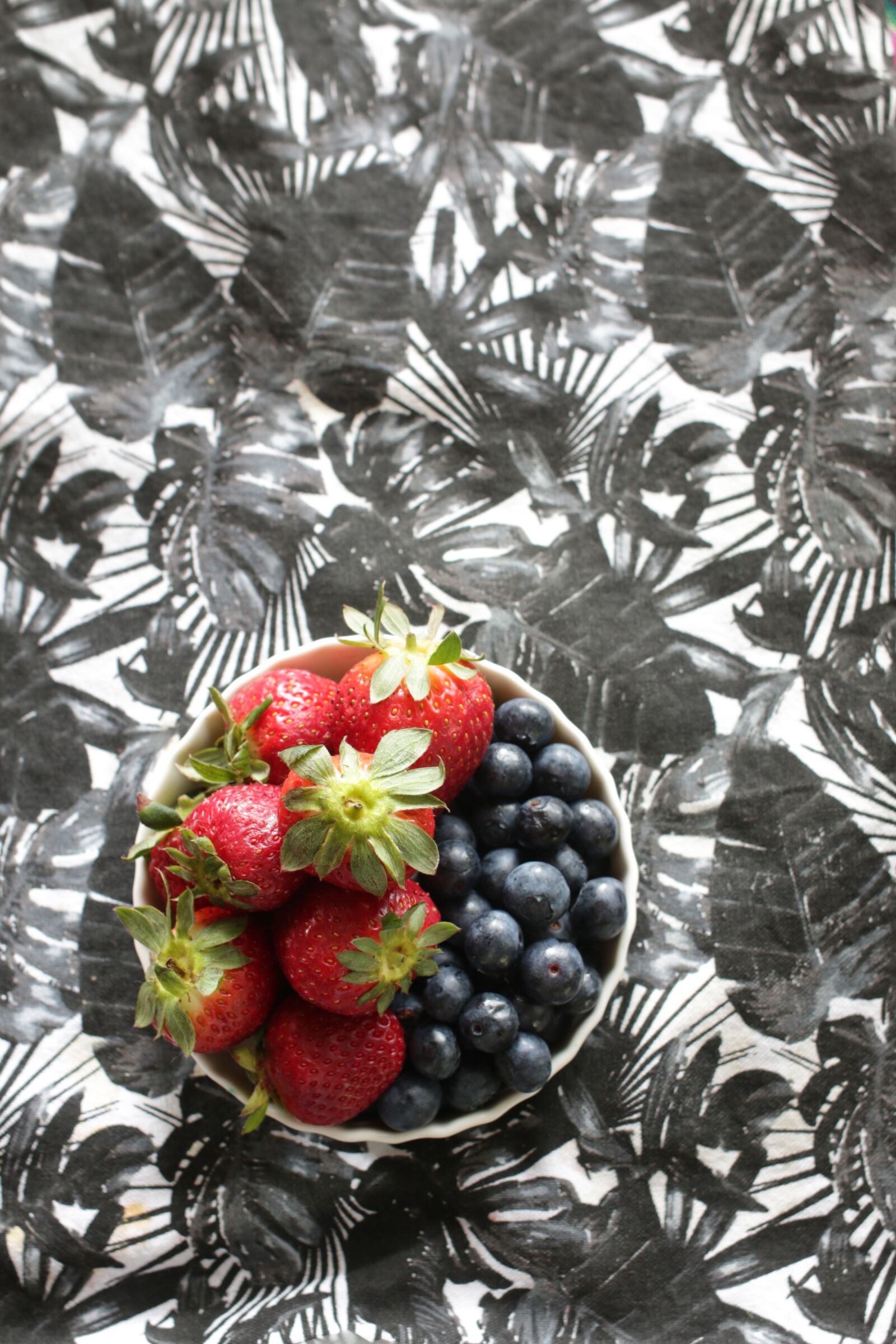 Canon EF 28mm F1.8 USM sample photo. Strawberries, blueberries, fruit bowl photography