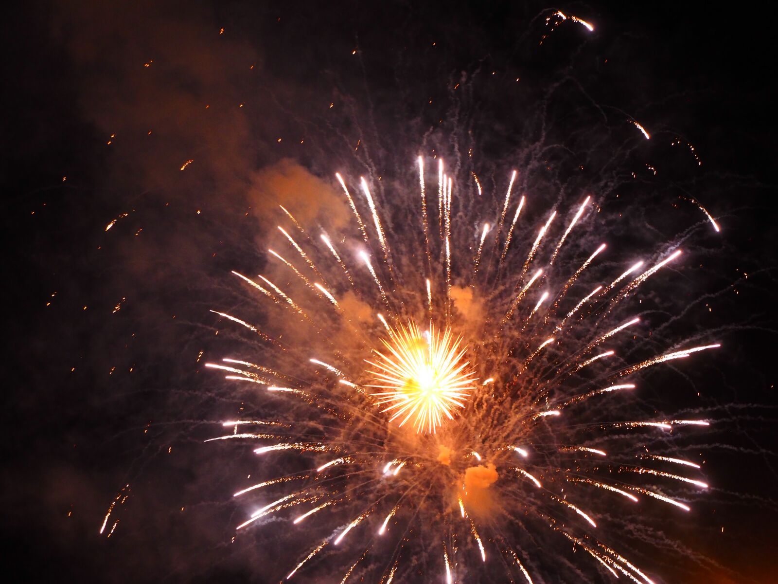 Olympus OM-D E-M1 + OLYMPUS M.12-50mm F3.5-6.3 sample photo. Fireworks, fair, light photography