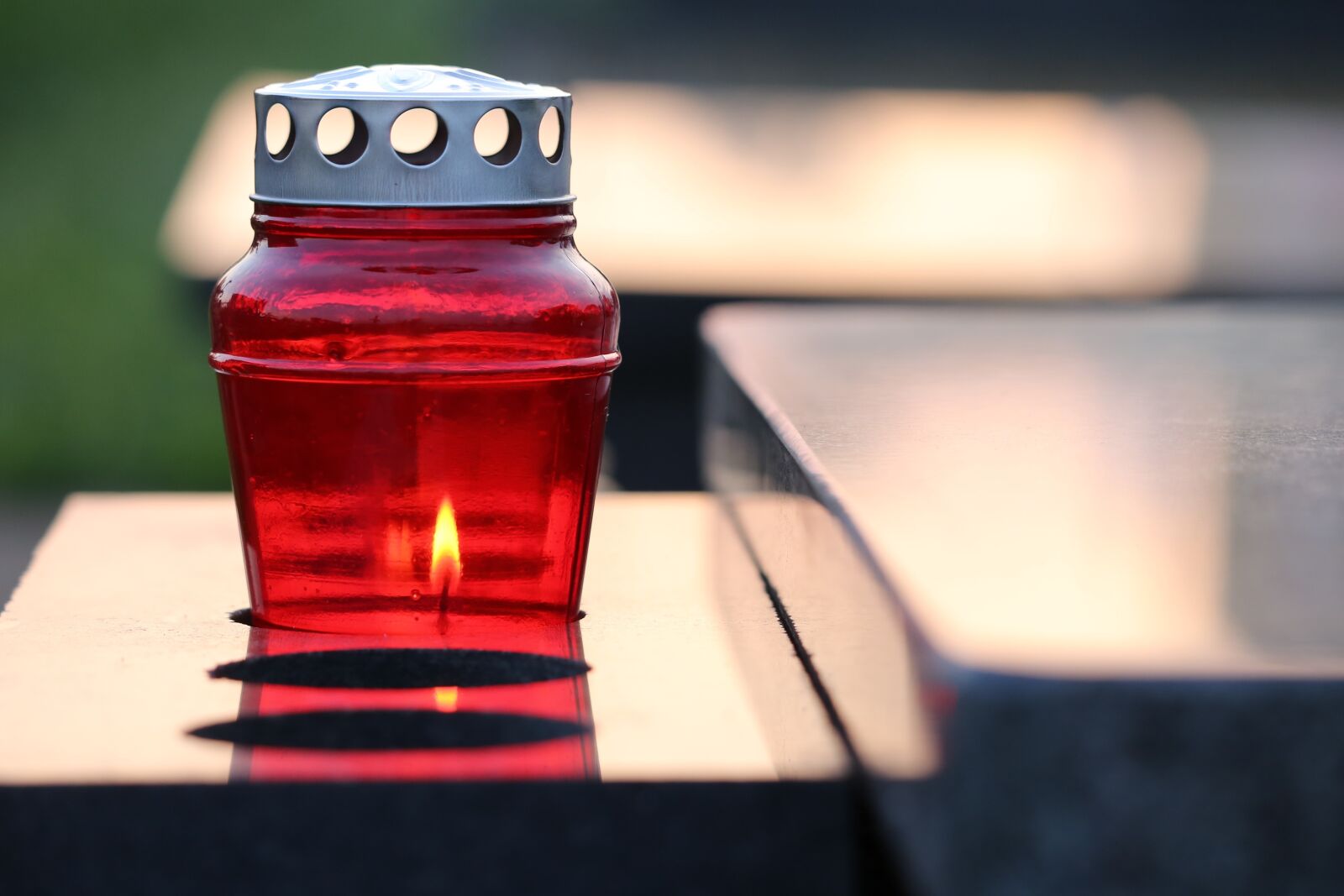 Canon EF 70-300 F4-5.6 IS II USM sample photo. Red candle, lamp, black photography