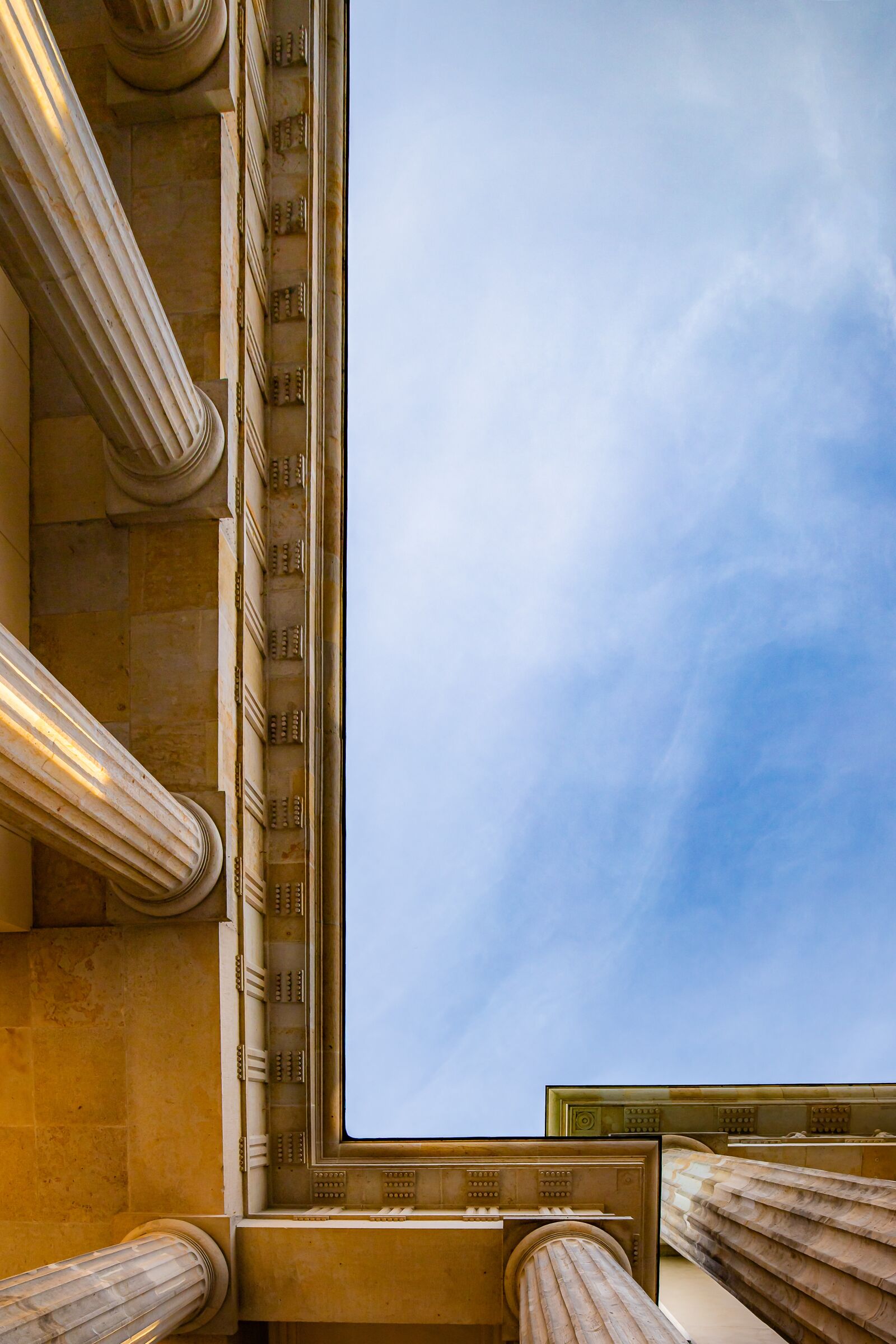 Canon EF 16-35mm F4L IS USM sample photo. Columnar, berlin, brandenburg gate photography