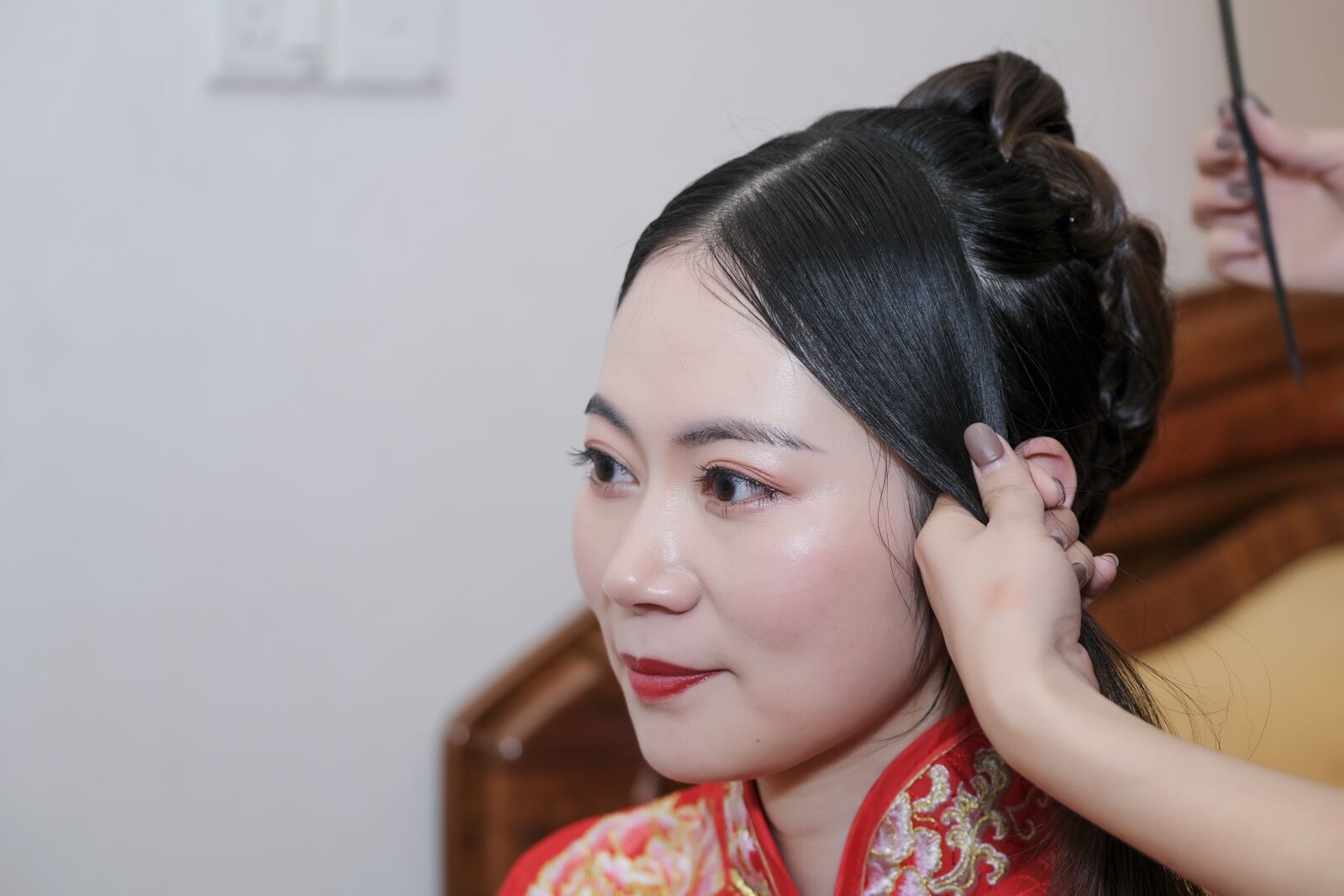 Fujifilm X-T3 sample photo. Asian bride, makeup, applying photography