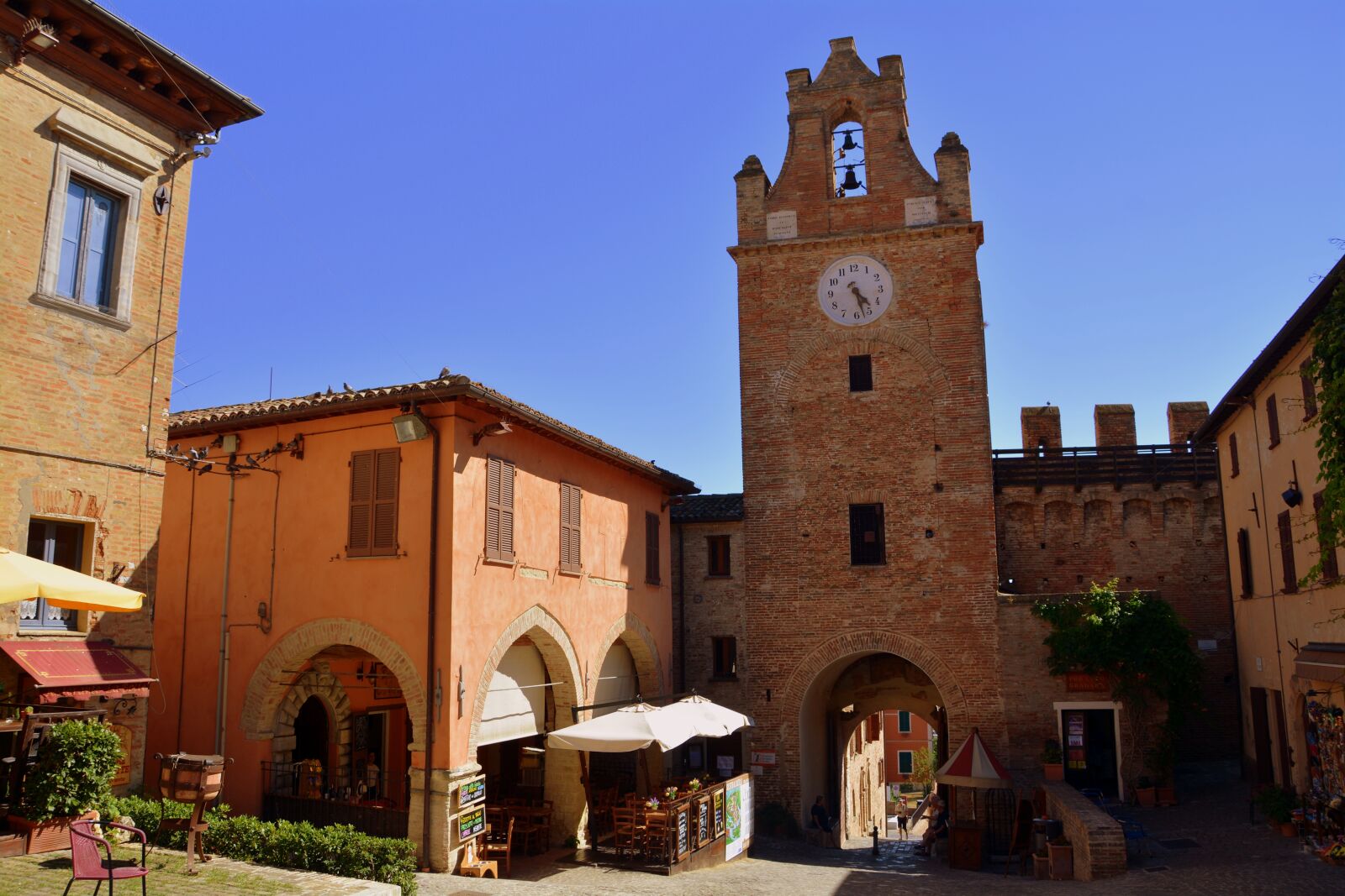 Nikon D7100 sample photo. Torre, watch, medieval photography