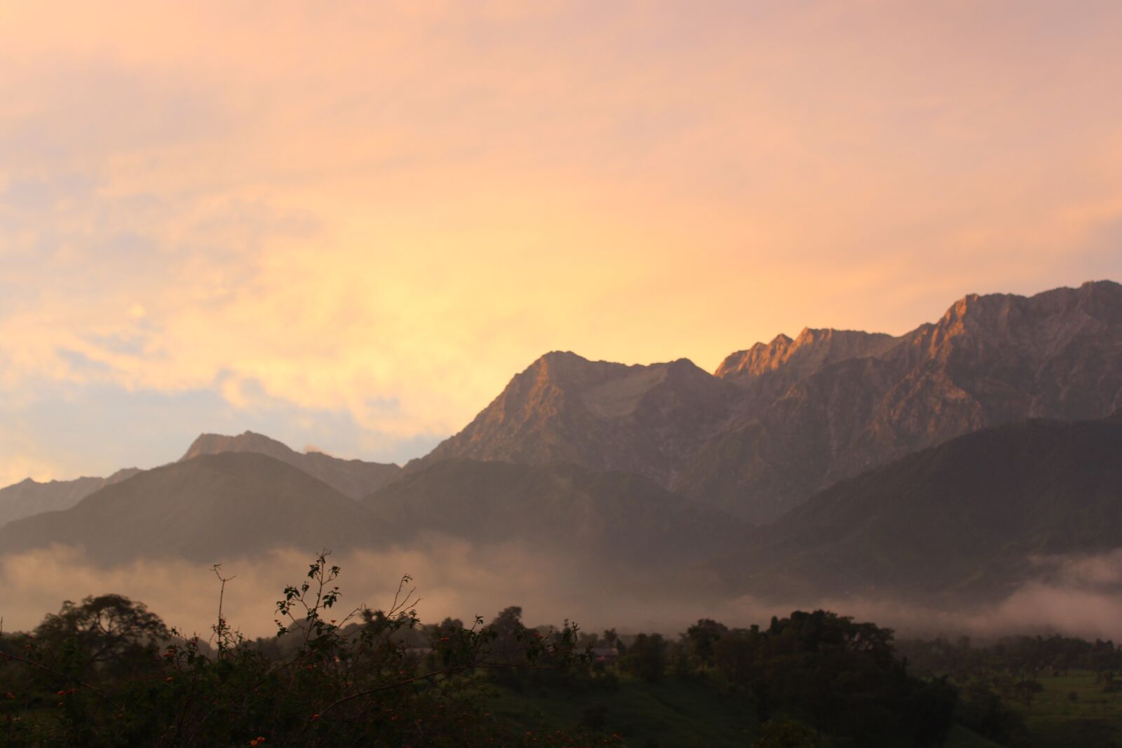 Canon EOS 700D (EOS Rebel T5i / EOS Kiss X7i) sample photo. Himalayas, dhauladhar, blue photography
