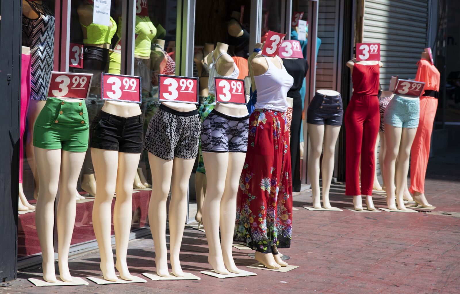 Nikon D850 sample photo. Mannequins, store, fashion photography