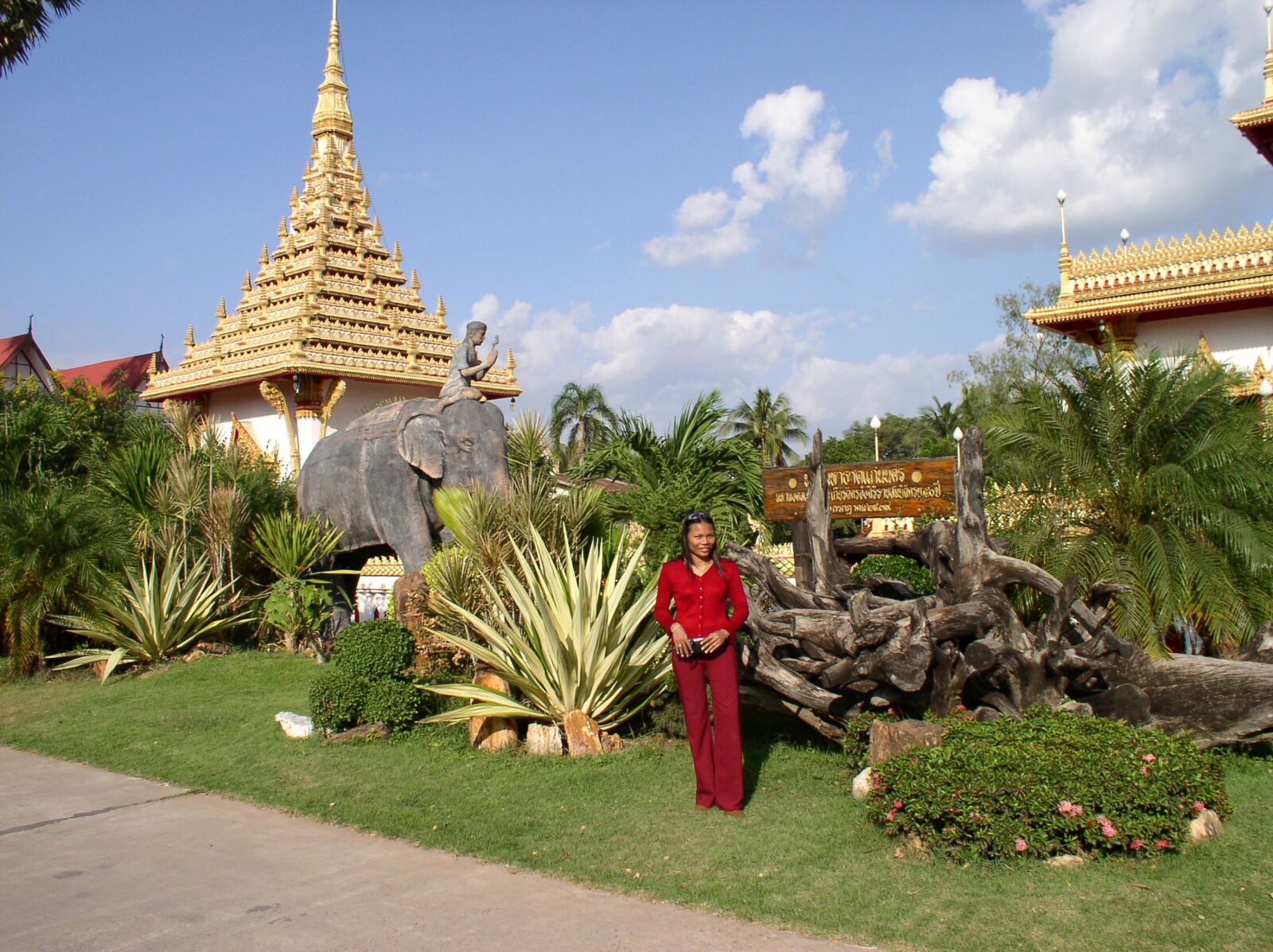 Olympus C4100Z,C4000Z sample photo. Khon kaen, wat nonwaeng photography