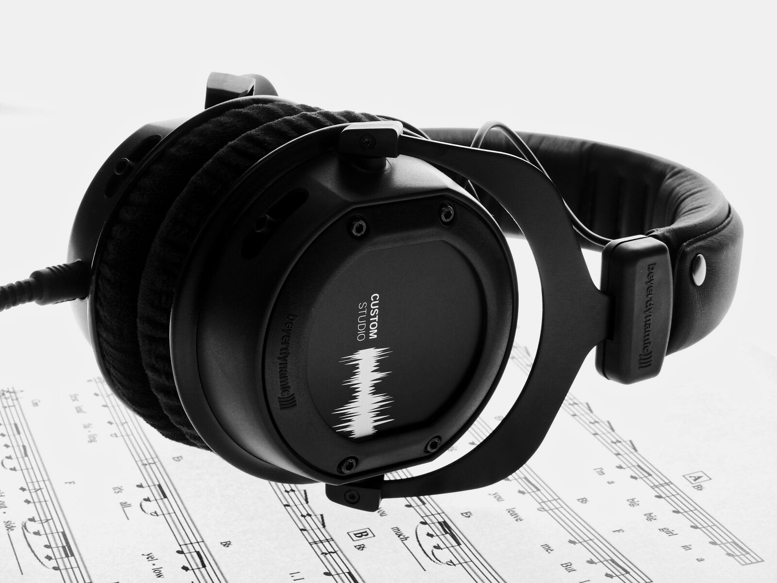Nikon Coolpix P900 sample photo. Music, hifi, headphones photography