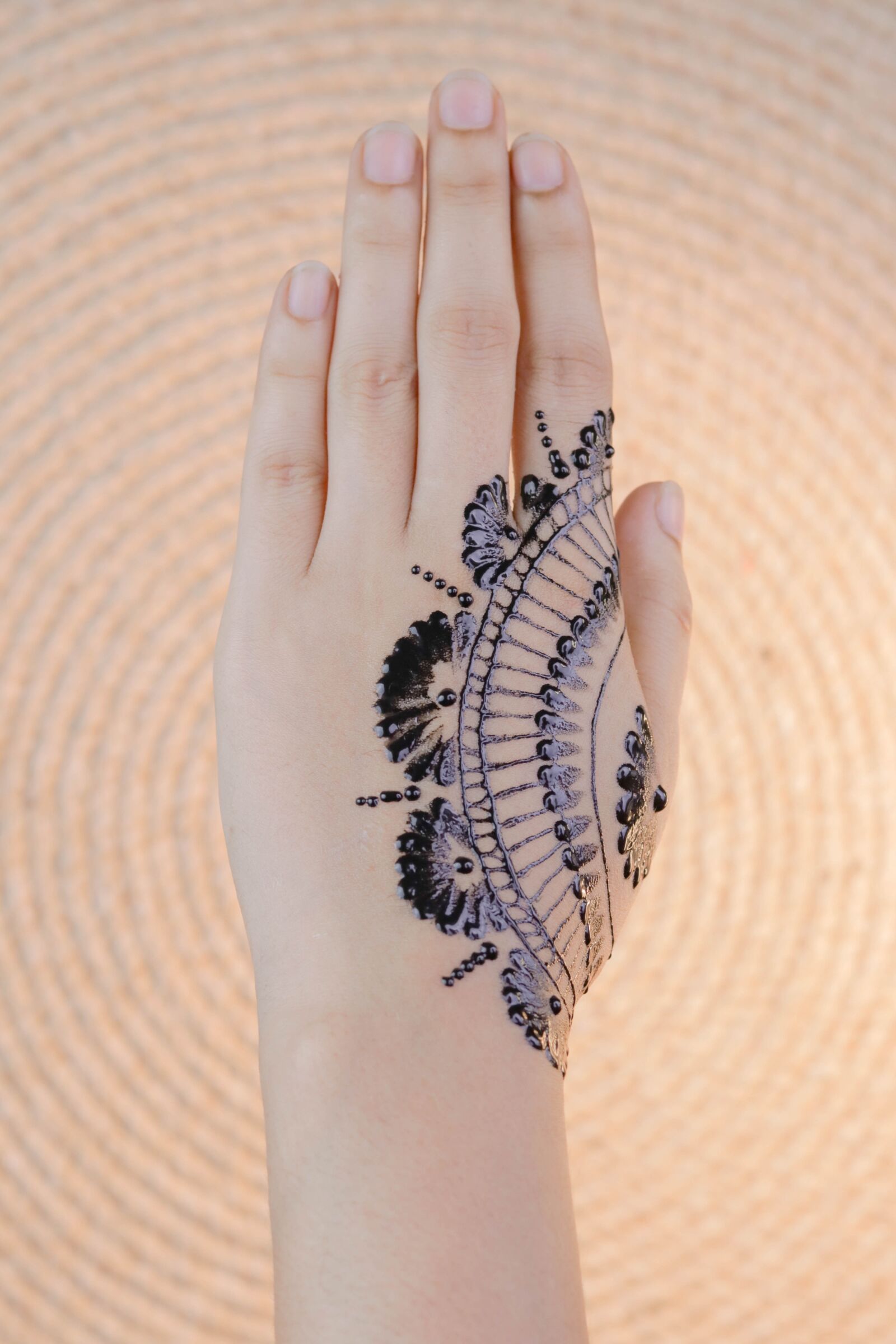 Canon EOS 80D + Canon EF 50mm F1.8 STM sample photo. Henna, hands, mehendi photography