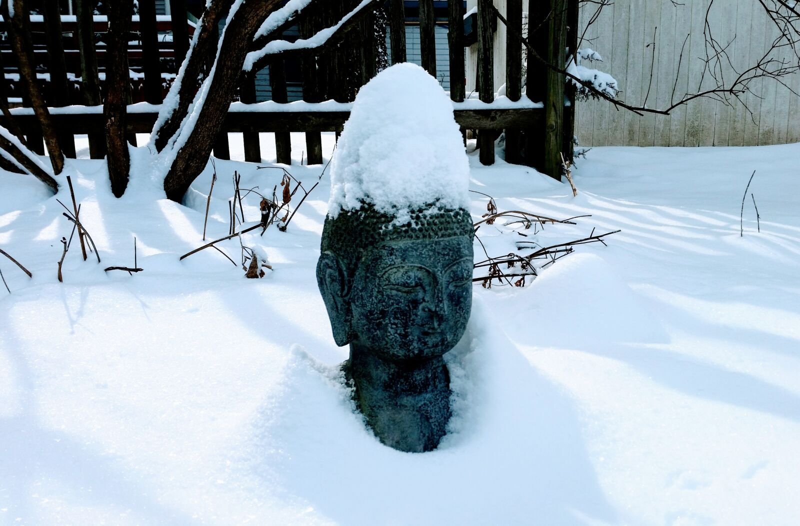Samsung Galaxy S5 sample photo. Snow, buddha, winter photography