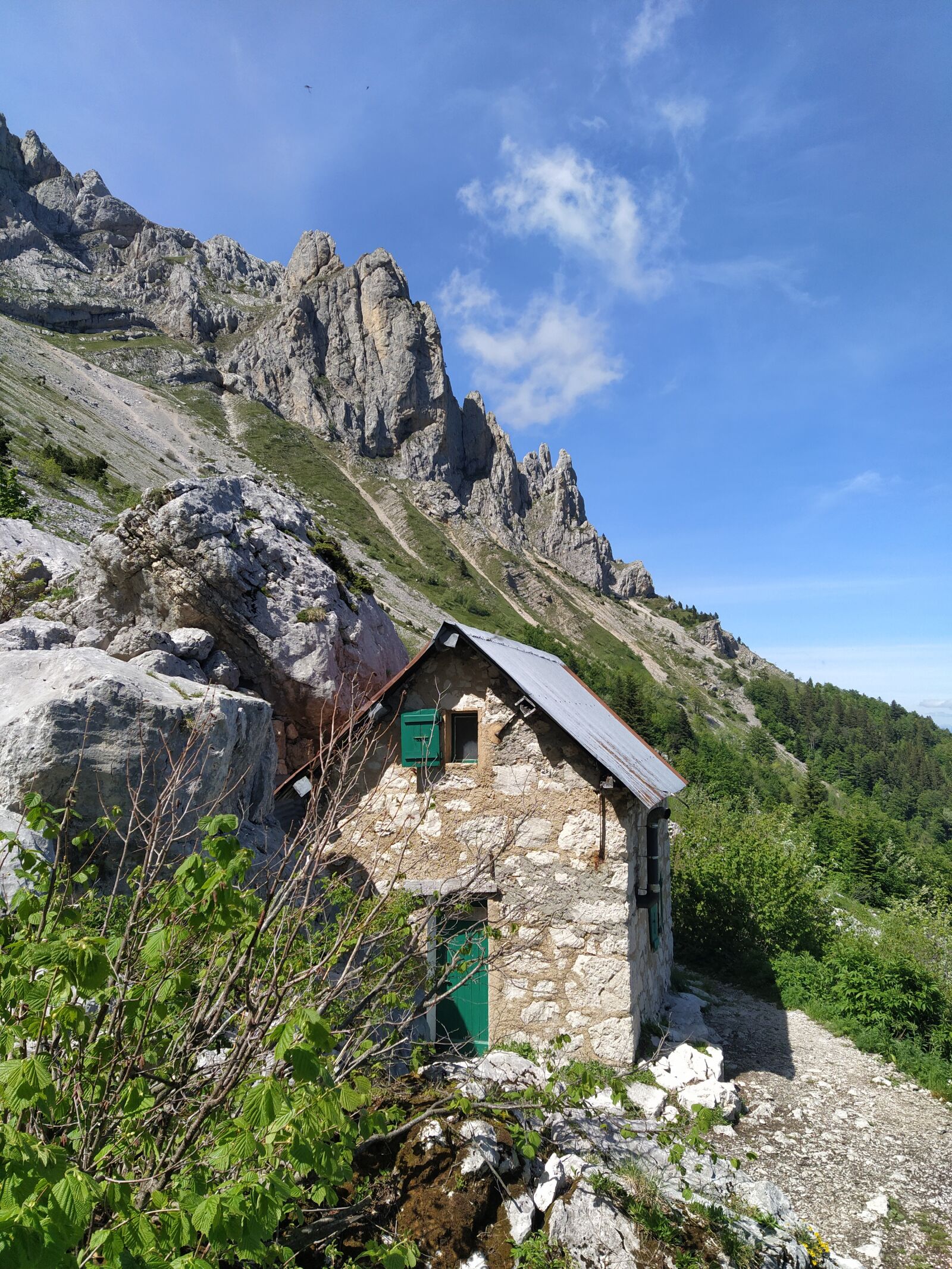 Xiaomi Mi A3 sample photo. House, shack, ended photography
