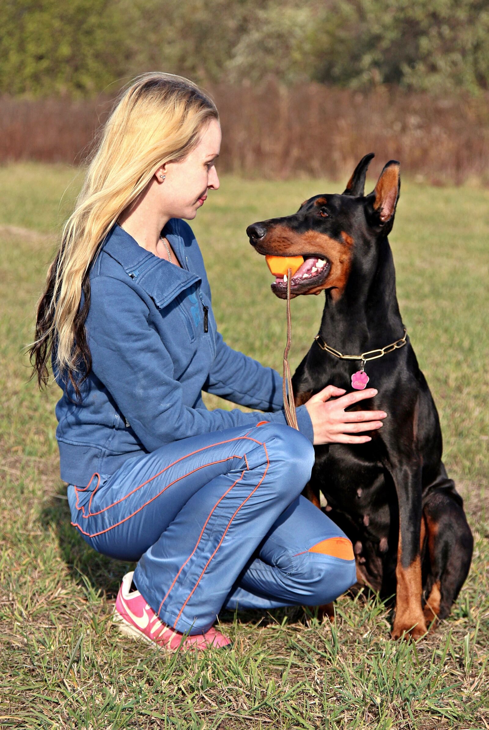 Canon EOS 600D (Rebel EOS T3i / EOS Kiss X5) sample photo. Doberman, blonde woman, love photography