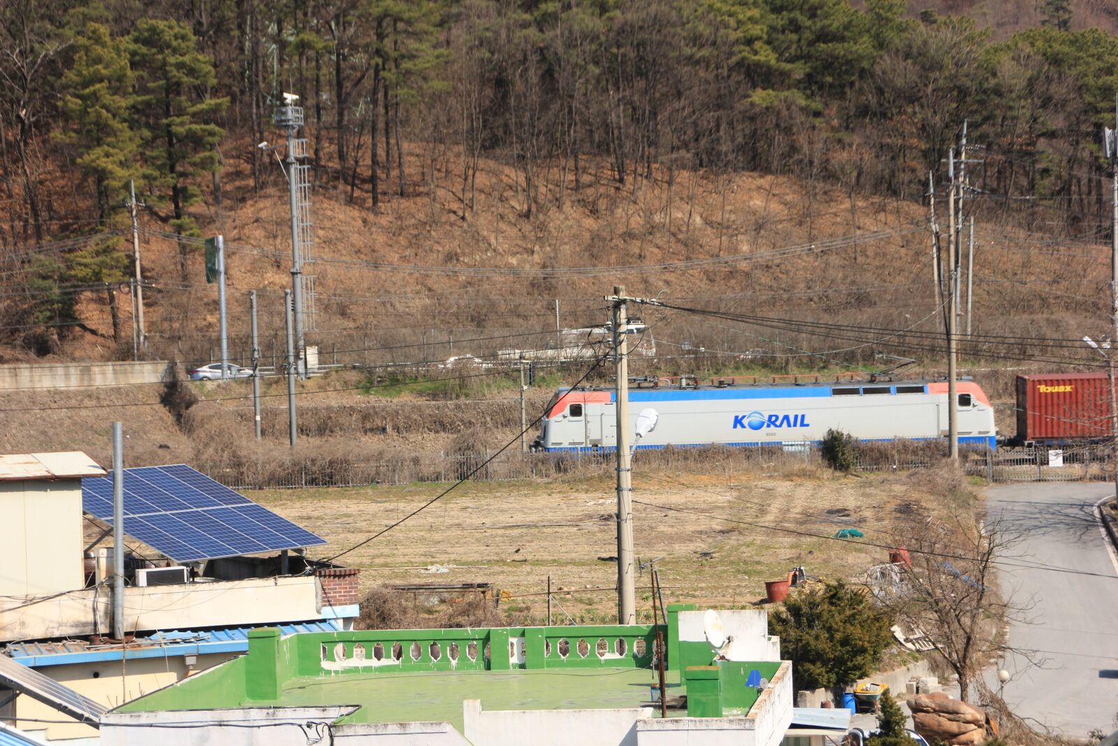 Canon EOS 600D (Rebel EOS T3i / EOS Kiss X5) sample photo. Korea, railway, transportation photography