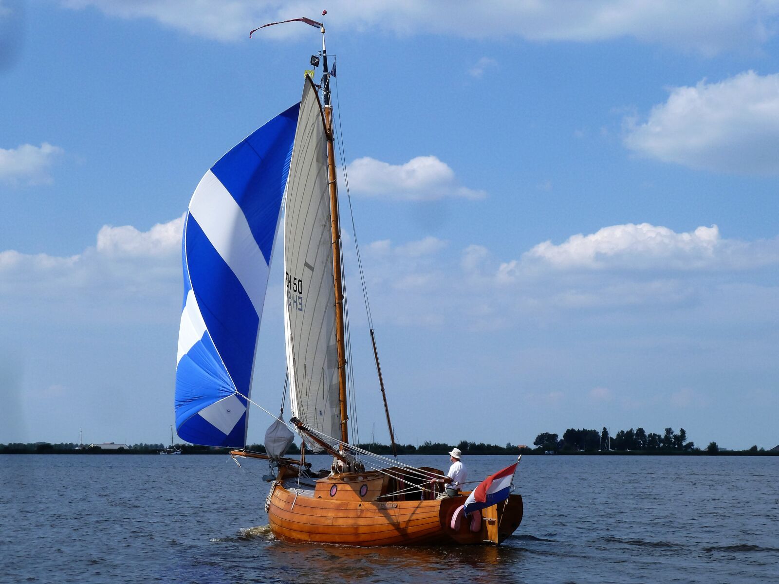 Panasonic Lumix DMC-ZS5 (Lumix DMC-TZ8) sample photo. Sailing boat, sailing, wind photography