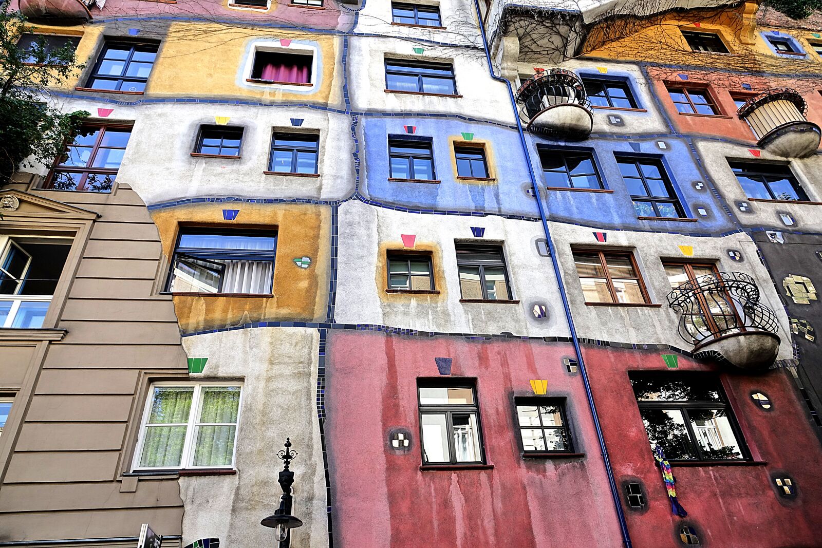 Sony Cyber-shot DSC-RX10 III sample photo. Vienna, hundertwasser, art photography