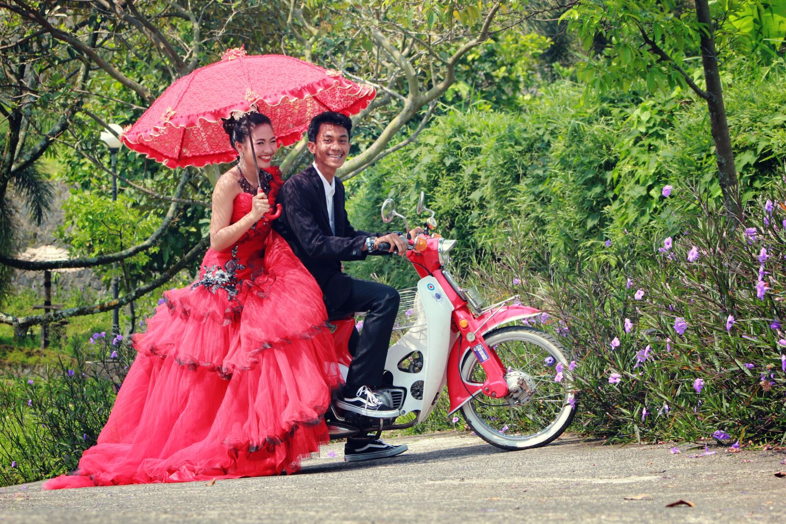 Canon EOS 550D (EOS Rebel T2i / EOS Kiss X4) sample photo. Wedding, girl, creative photography