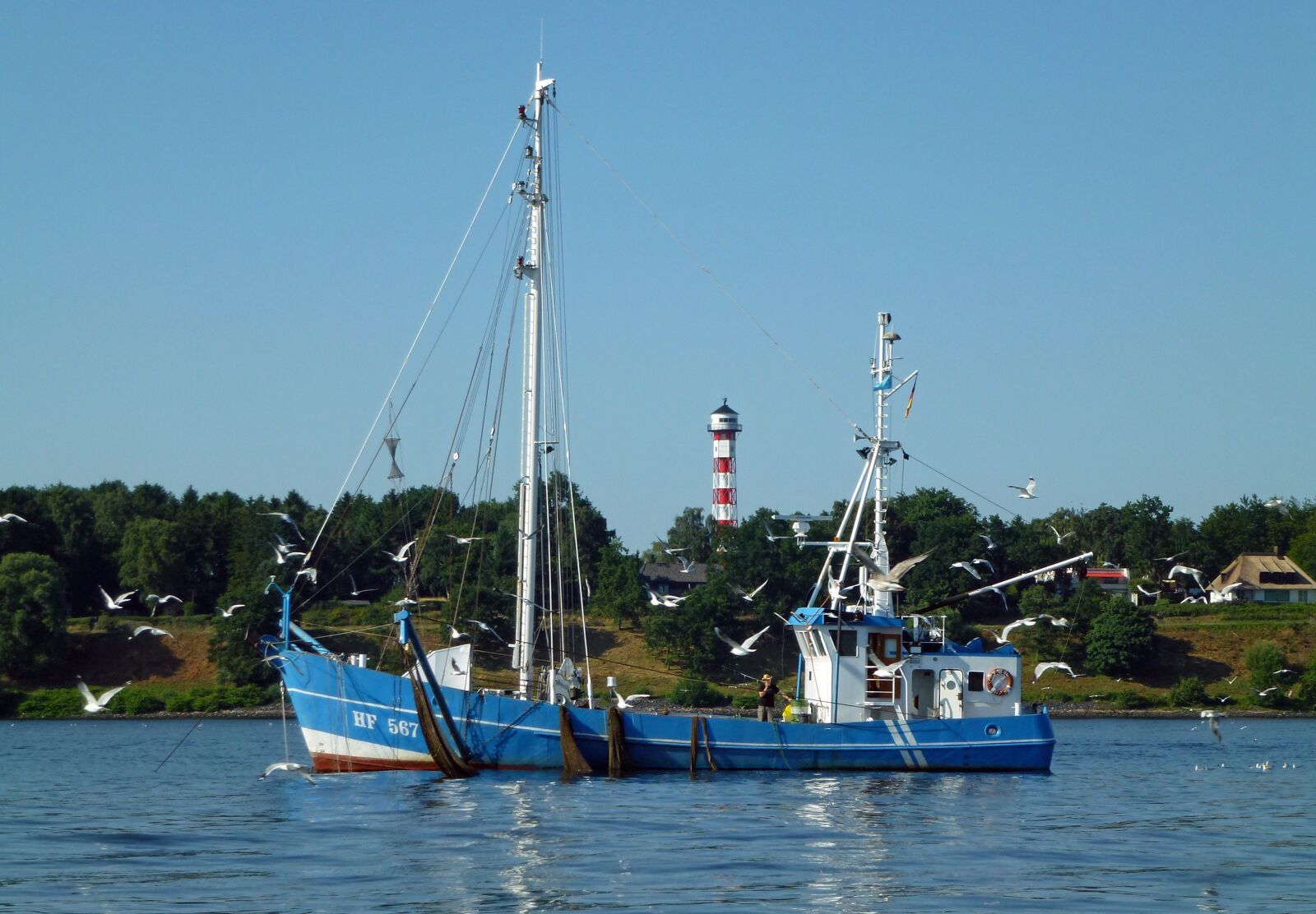 Leica V-Lux 30 / Panasonic Lumix DMC-TZ22 sample photo. Elbe, fisherman, fishing vessel photography