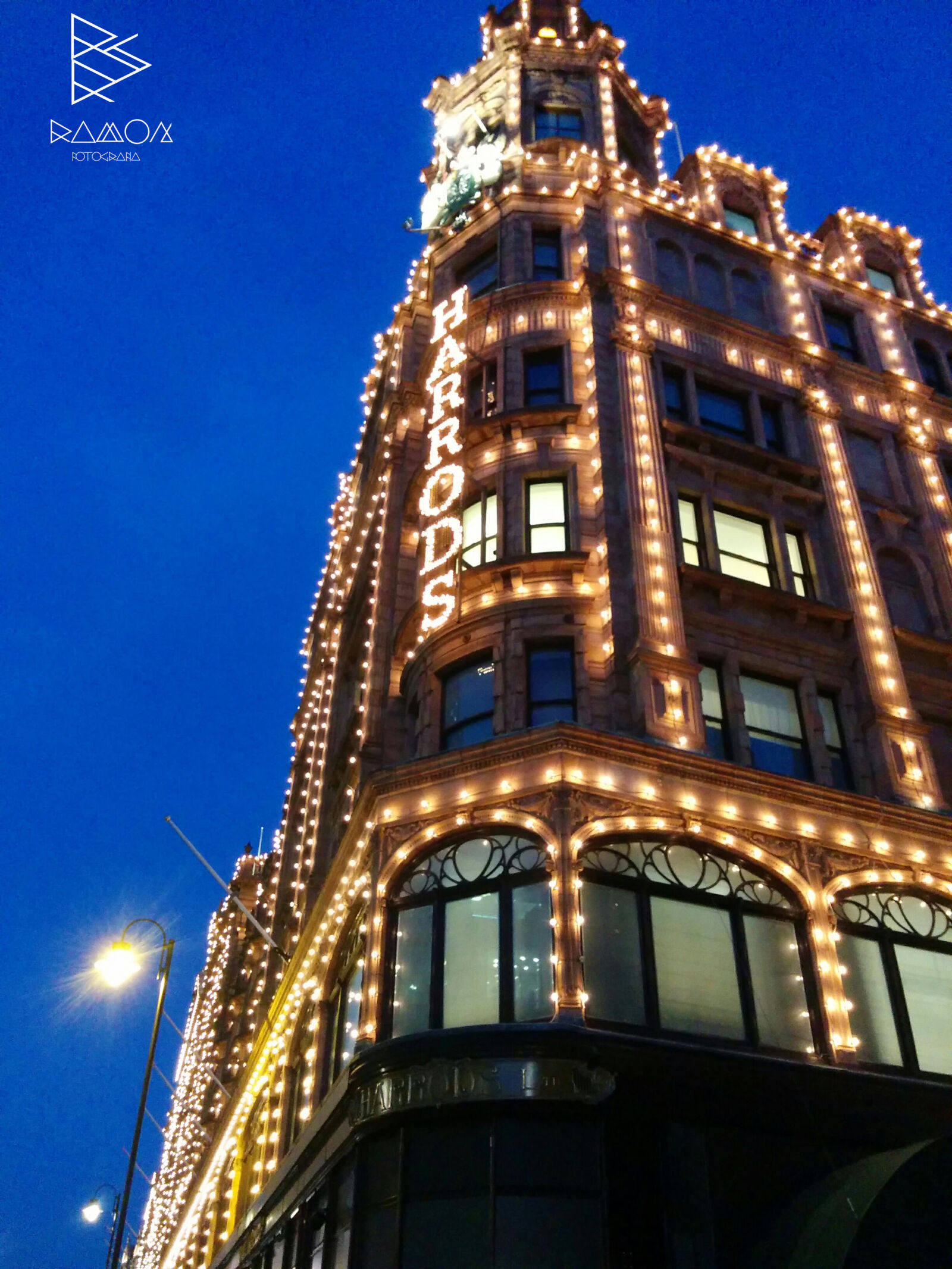 LG Nexus 5 sample photo. Harrods, light, night, life photography
