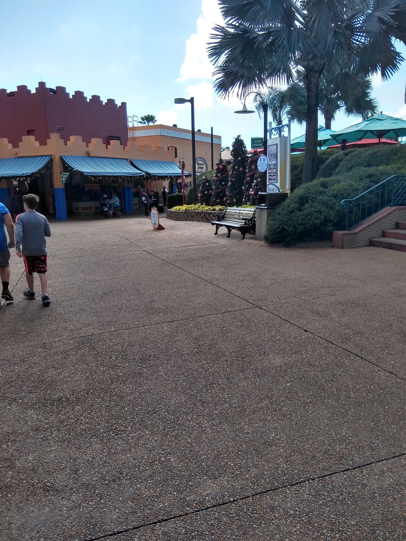 Motorola moto g(8) plus sample photo. Orlando, travel, entry photography