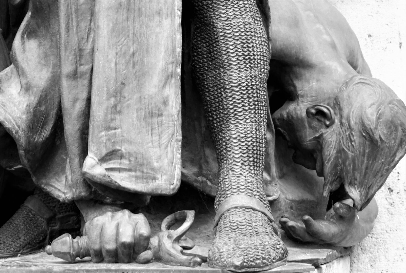 Sony a6000 sample photo. Statue, budapest, black and photography