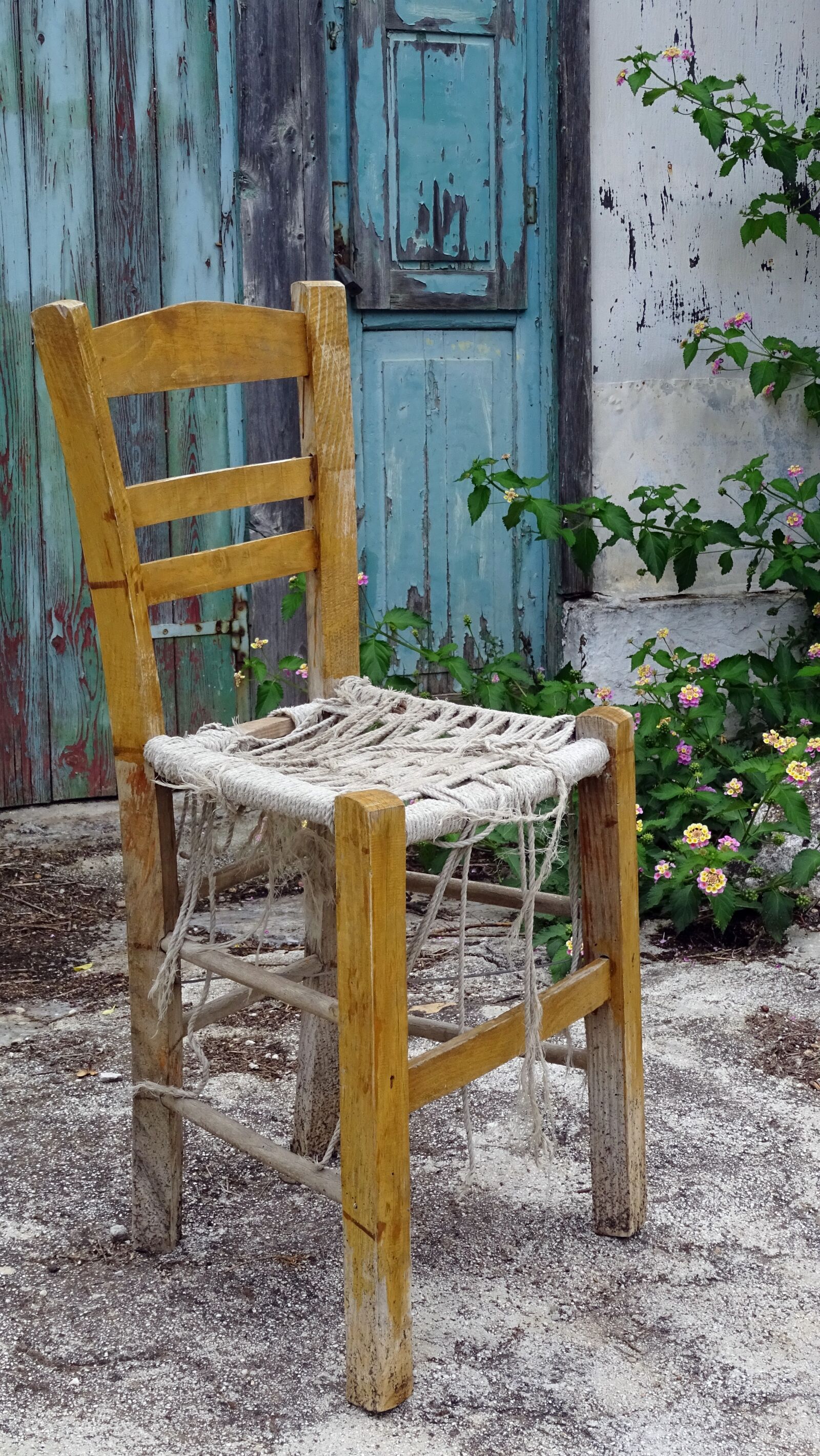 Sony DSC-HX60V sample photo. Chair, old, outdoor photography