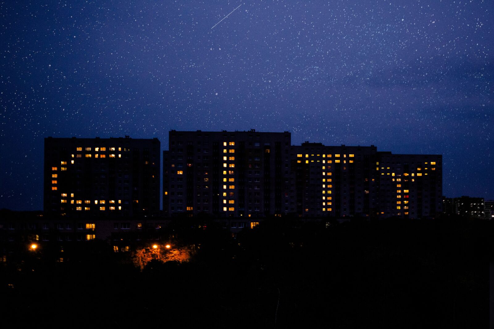 Canon EF-M 15-45mm F3.5-6.3 IS STM sample photo. Night, city, blocks photography
