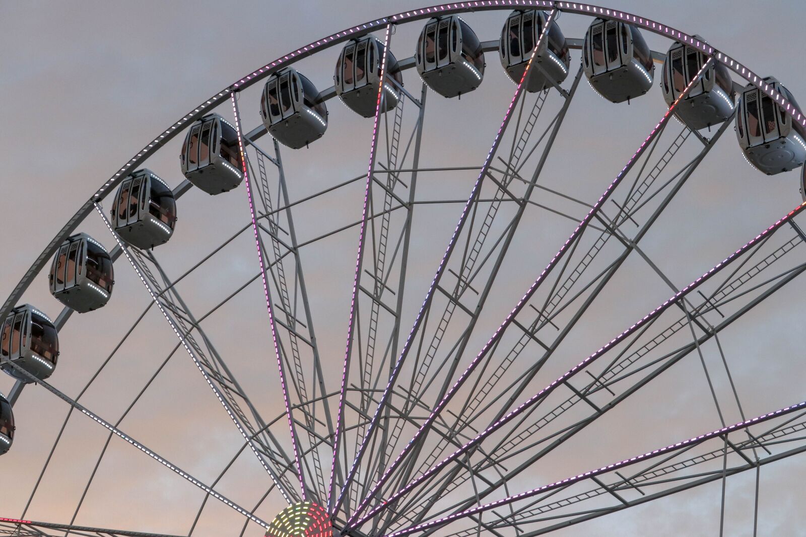 Canon EF-S 55-250mm F4-5.6 IS STM sample photo. Ferris, wheel, fair photography