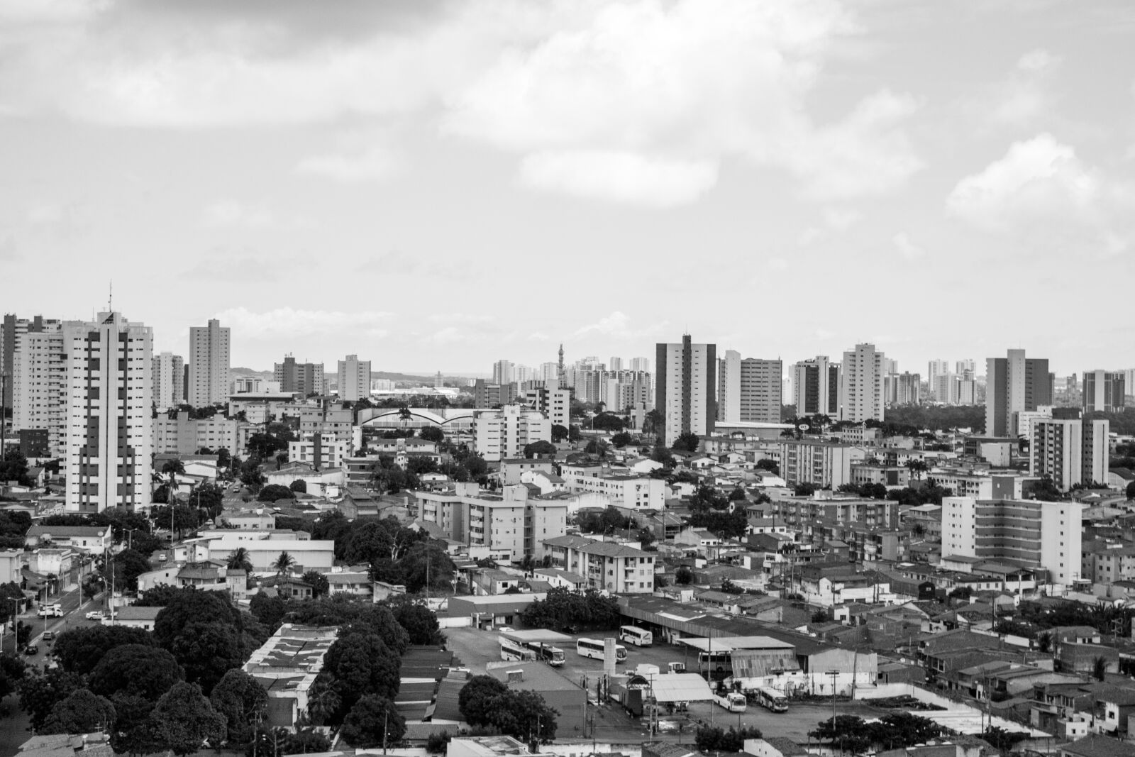 Canon EOS 1100D (EOS Rebel T3 / EOS Kiss X50) sample photo. Landscape, city, gray photography