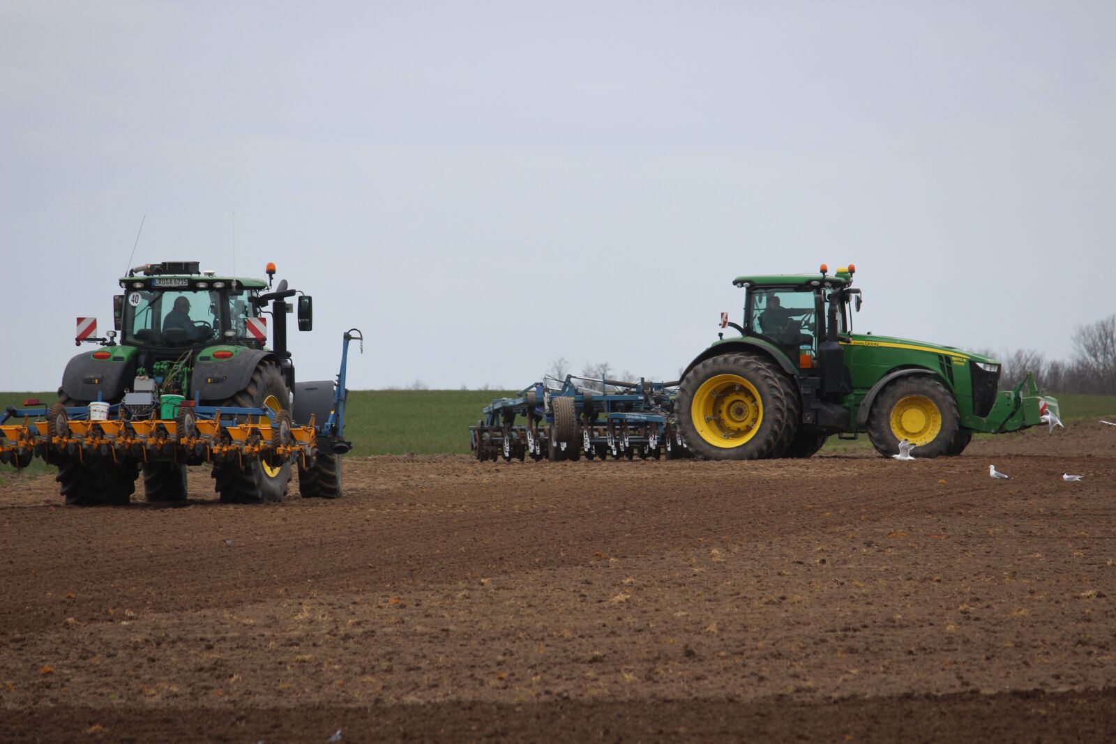 Canon EOS 600D (Rebel EOS T3i / EOS Kiss X5) sample photo. Tractor, arable, agriculture photography