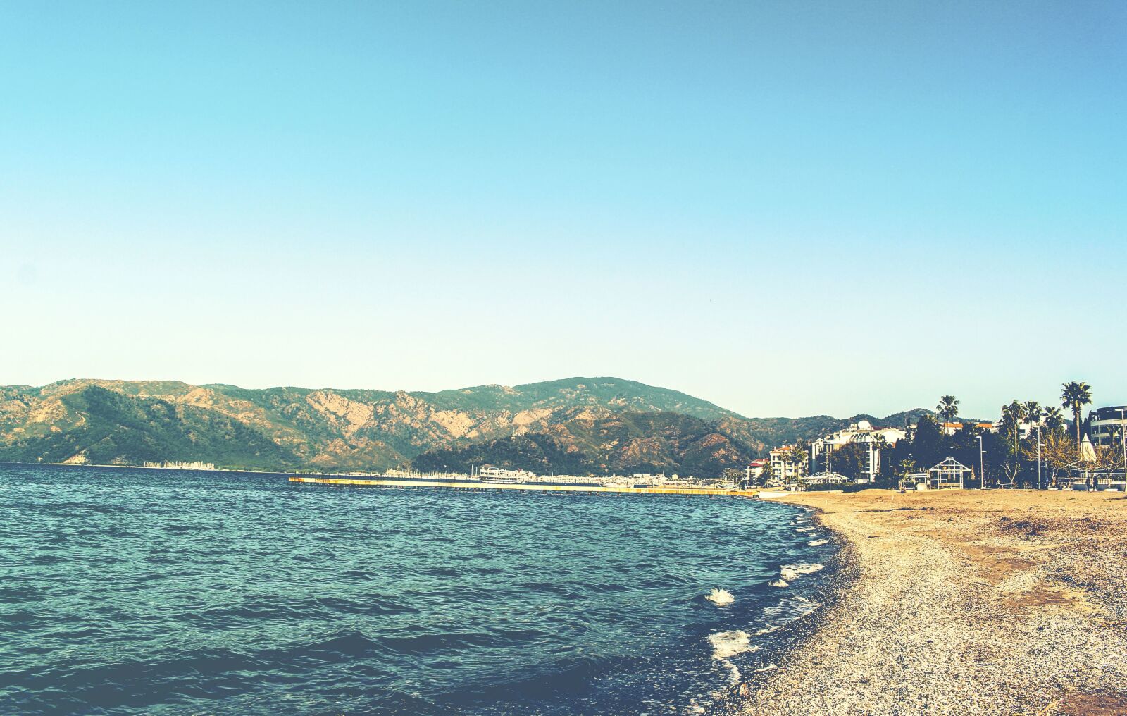 Canon EOS 700D (EOS Rebel T5i / EOS Kiss X7i) sample photo. Sea, mountain, beach, coast photography