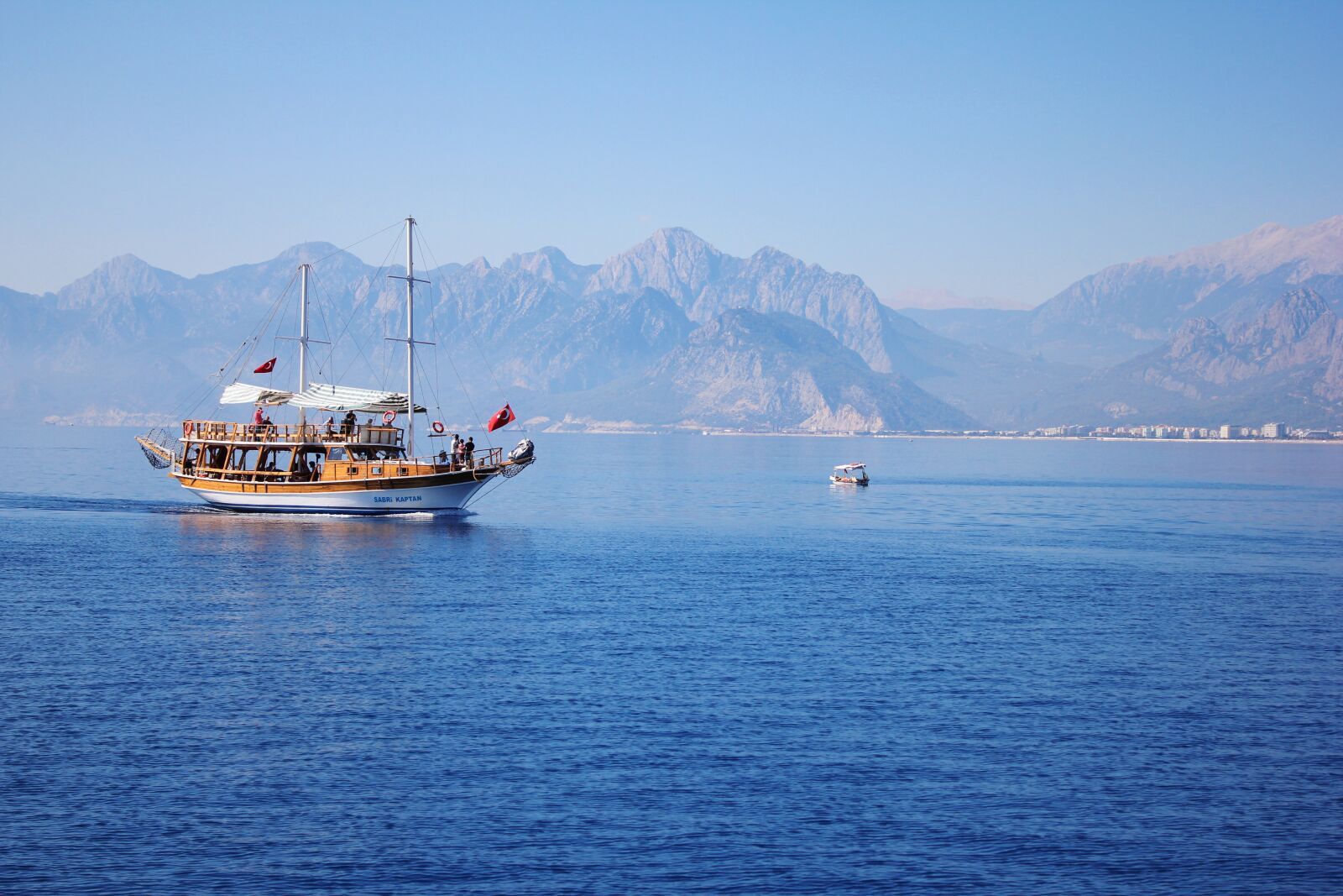 Canon EOS 550D (EOS Rebel T2i / EOS Kiss X4) sample photo. Mediterranean, sea, blue photography